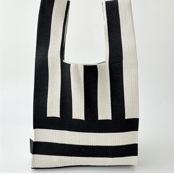 Black and White Mini Wristlet Handbag NWOT - Picture 5 of 6